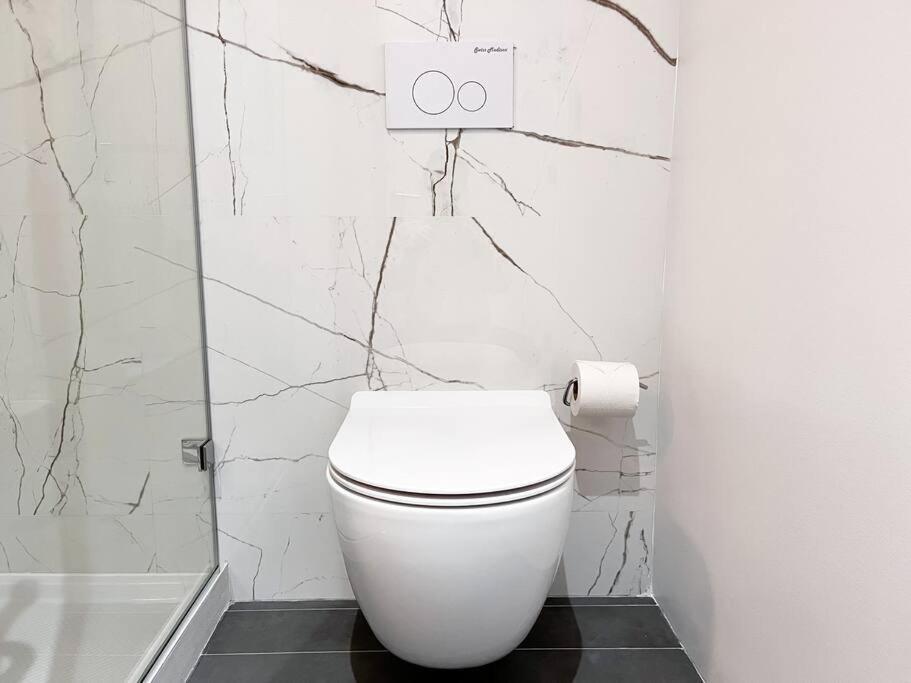 New Beautiful Modern One Bedroom Apt In Brooklyn At Rem-Casa New York Exterior photo